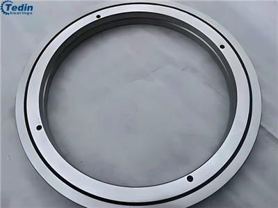 RE14025 Rulment cu role încrucișate