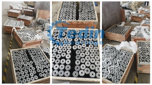 Un lot mare de role conice de dimensiuni mari pentru rulmenții turbinei eolie...